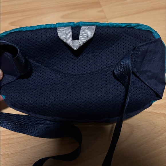 Patagonia Lightweight Mini Travel Hip pack (aka Terravia mini hip pack) - Picture 3 of 4
